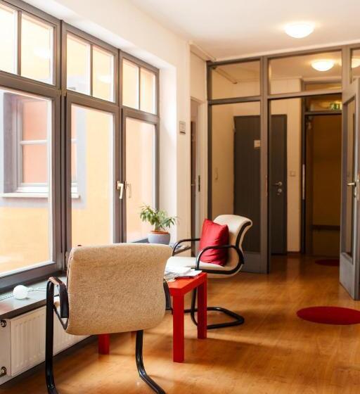 هاستل Cukrarna Guest Accommodation