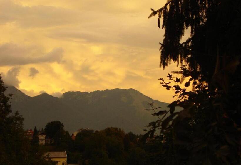 هاستل Cukrarna Guest Accommodation