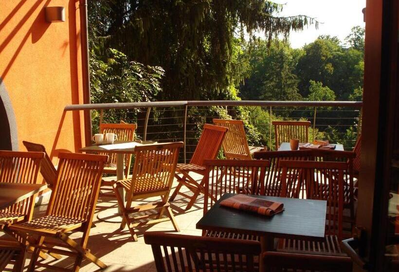 هاستل Cukrarna Guest Accommodation