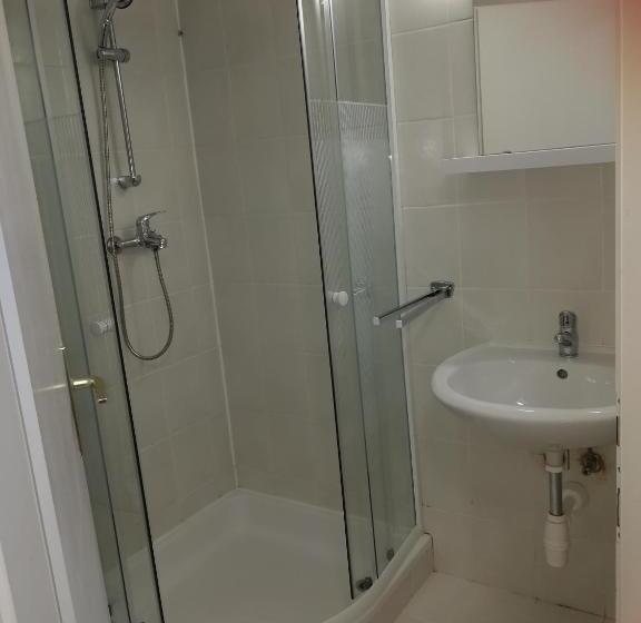 هاستل Cukrarna Guest Accommodation