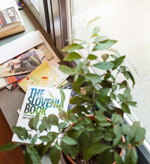 هاستل Cukrarna Guest Accommodation