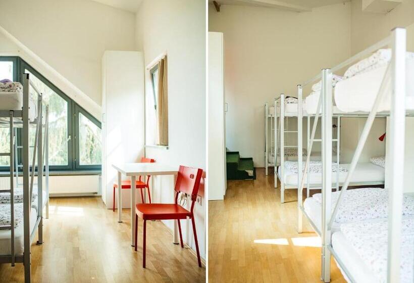 هاستل Cukrarna Guest Accommodation