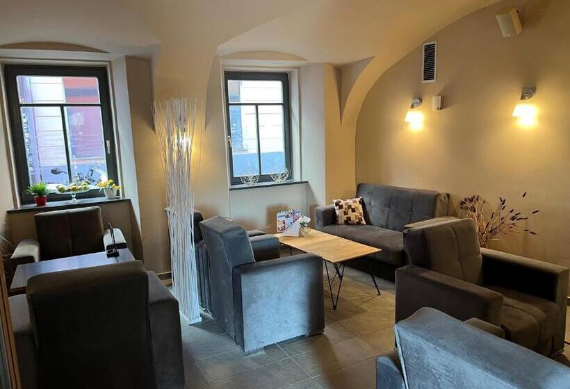 هاستل Cukrarna Guest Accommodation