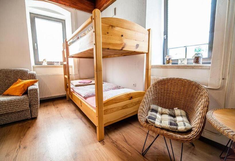 هاستل Cvet Gora  Camping, Glamping And Accomodations