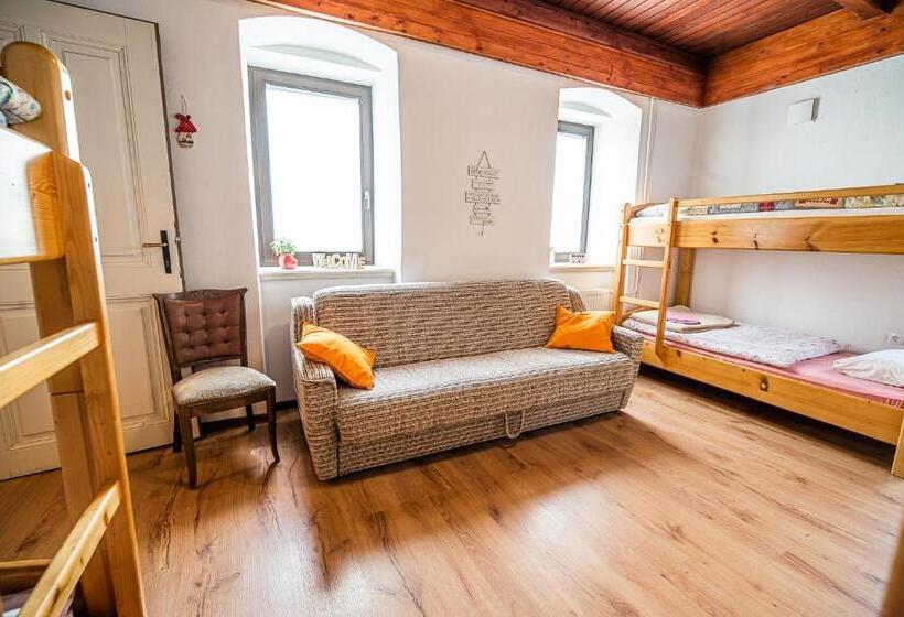 هاستل Cvet Gora  Camping, Glamping And Accomodations