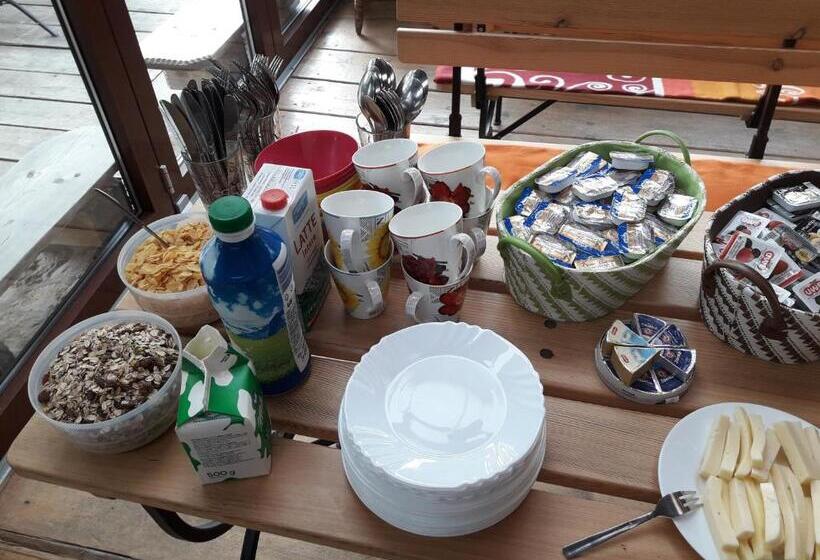 هاستل Cvet Gora  Camping, Glamping And Accomodations