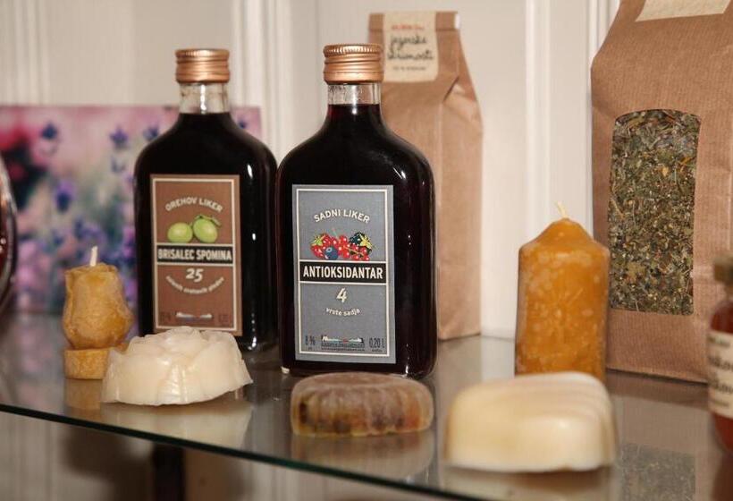 هاستل Cvet Gora  Camping, Glamping And Accomodations