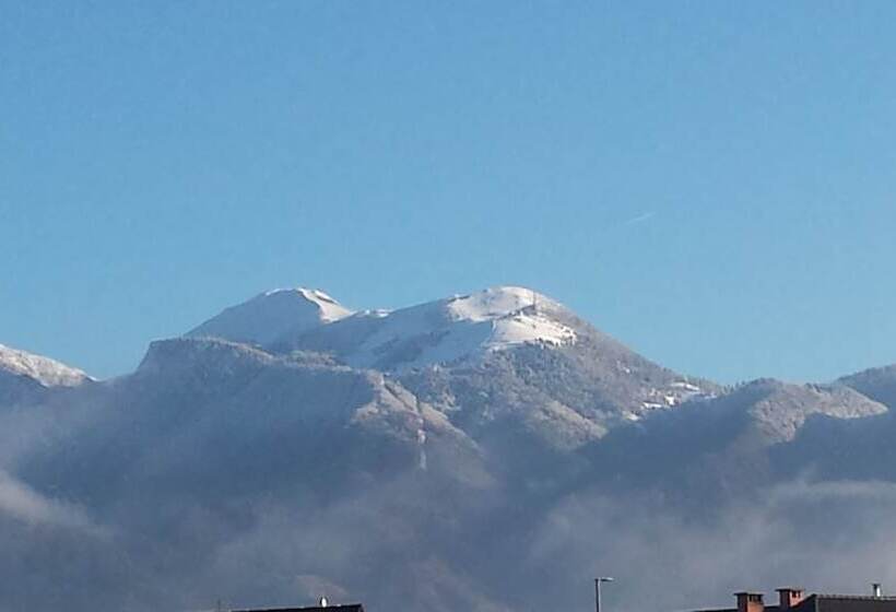 هاستل Mama's House