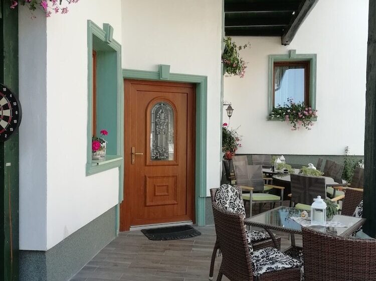 هاستل Mama's House