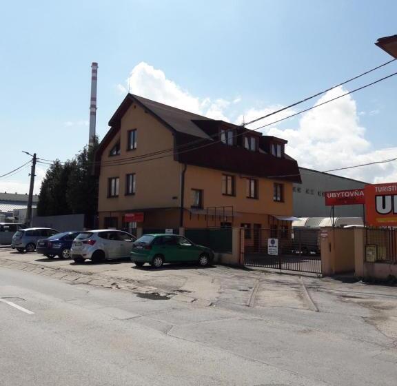 هاستل Ubytovňa A Penzión Tavros