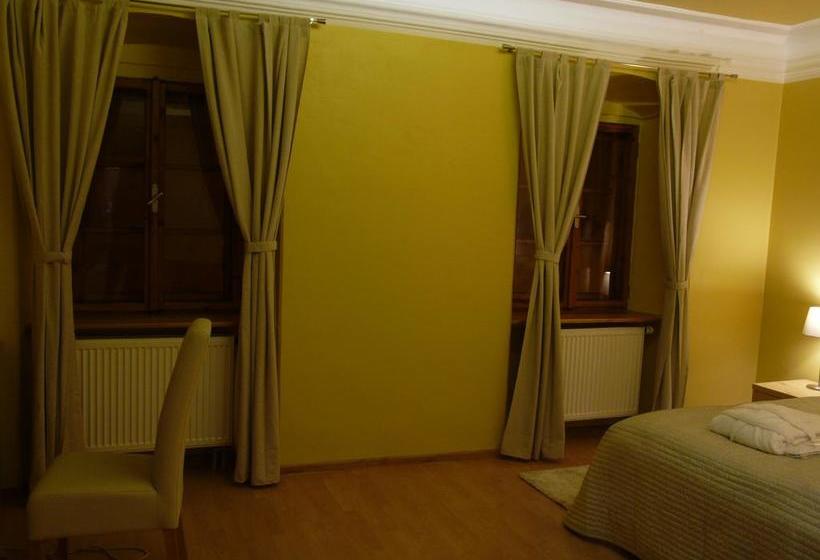 مبيت وإفطار Apartments And Suites Kremnica