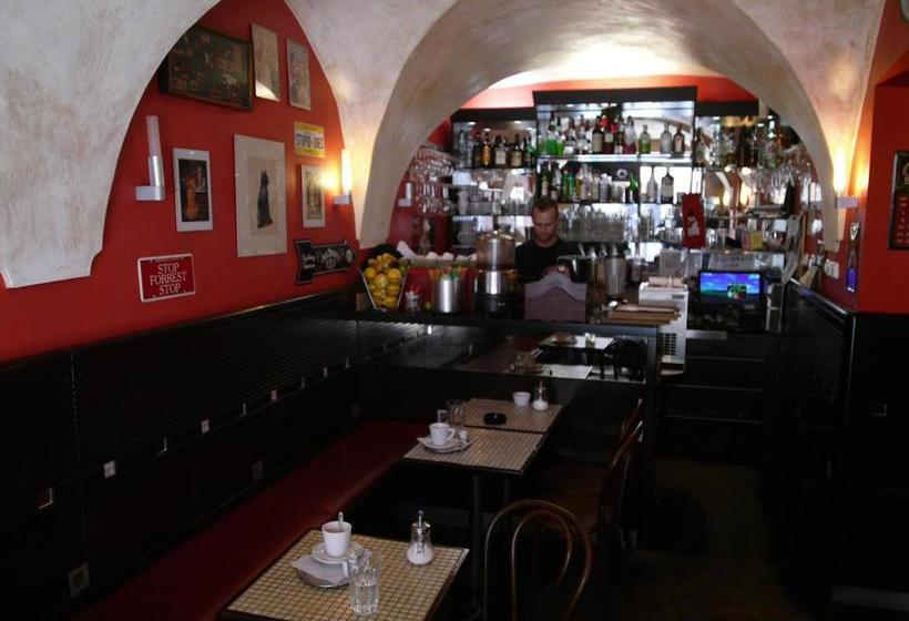 مبيت وإفطار Apartments And Suites Kremnica