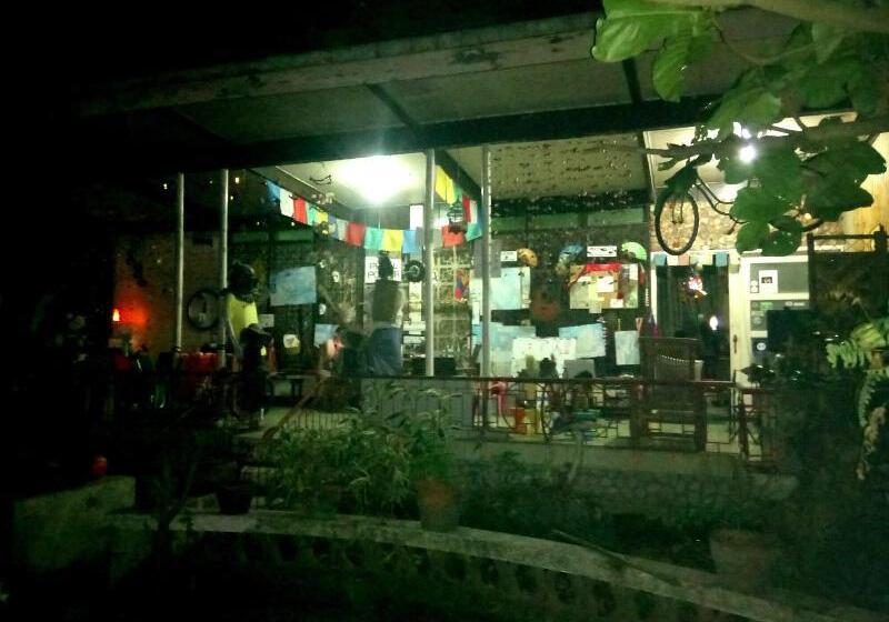 تختخواب و صبحانه Bugoy Bikers Hostel