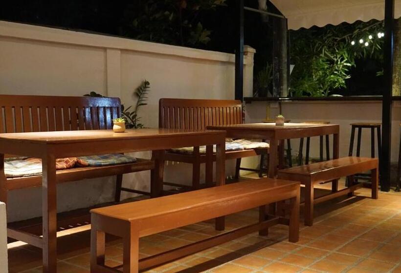 Bed and Breakfast Downtown Hostel