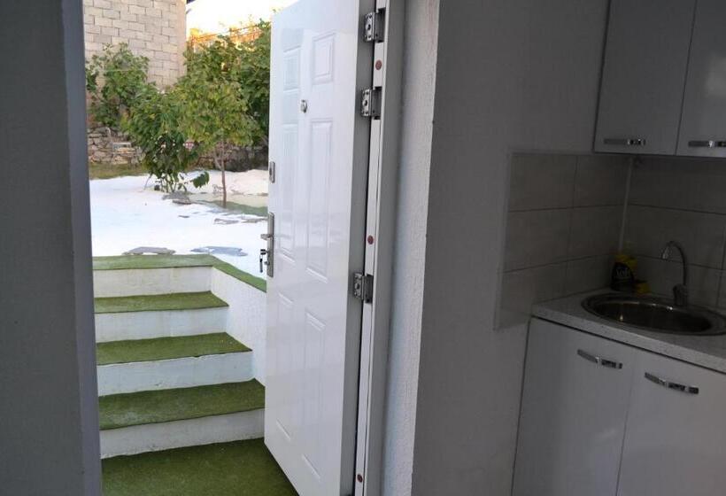 تختخواب و صبحانه Honey Home By Kostoski Inn