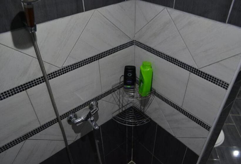 تختخواب و صبحانه Honey Home By Kostoski Inn