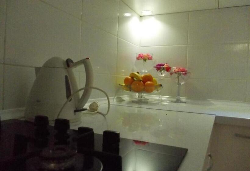 تختخواب و صبحانه Honey Home By Kostoski Inn