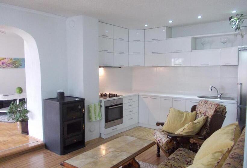 تختخواب و صبحانه Honey Home By Kostoski Inn