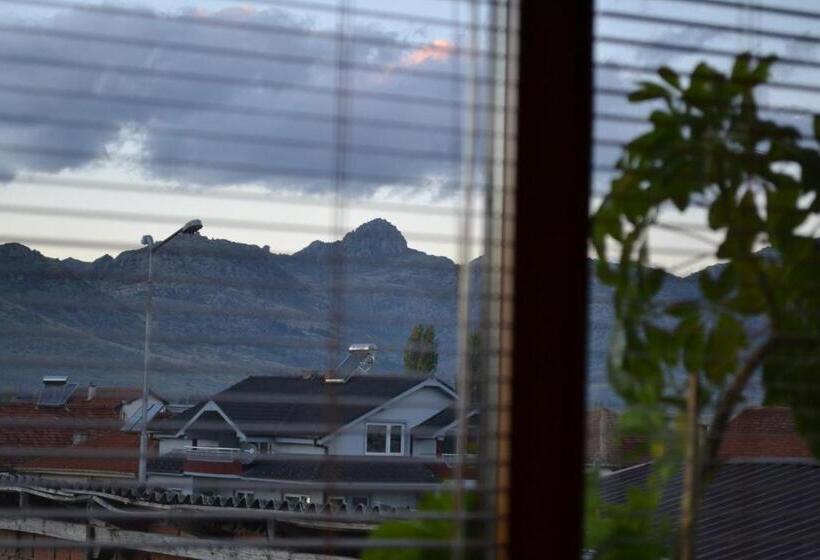 تختخواب و صبحانه Honey Home By Kostoski Inn