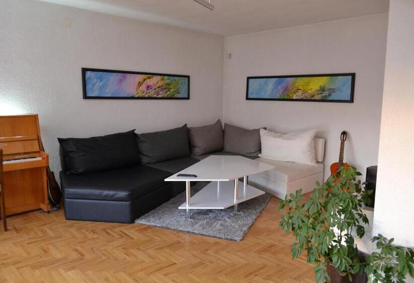 تختخواب و صبحانه Honey Home By Kostoski Inn