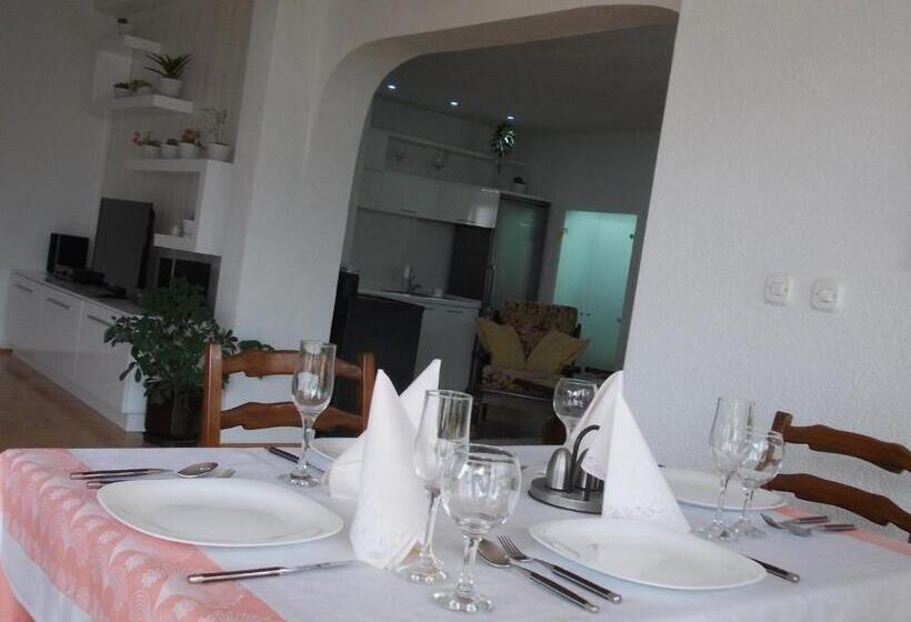 تختخواب و صبحانه Honey Home By Kostoski Inn