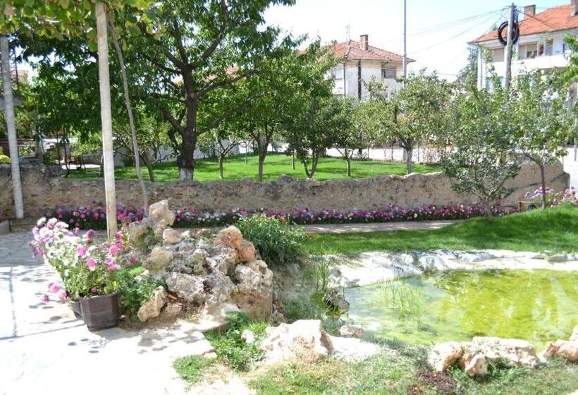 تختخواب و صبحانه Honey Home By Kostoski Inn