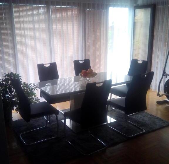 تختخواب و صبحانه Honey Home By Kostoski Inn