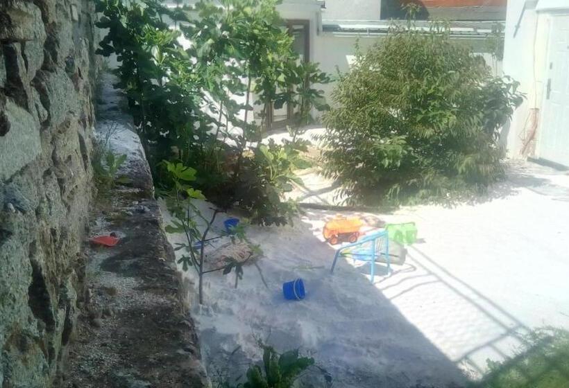 تختخواب و صبحانه Honey Home By Kostoski Inn