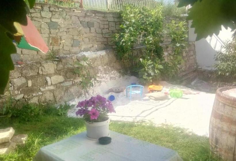 تختخواب و صبحانه Honey Home By Kostoski Inn