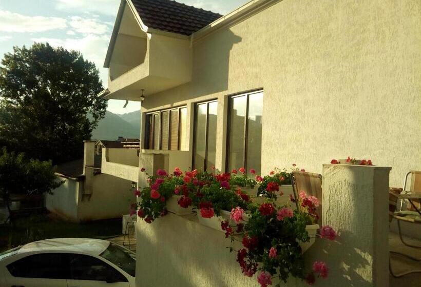 تختخواب و صبحانه Honey Home By Kostoski Inn