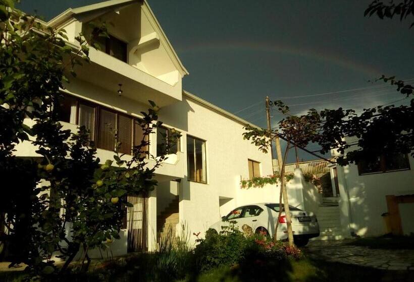 تختخواب و صبحانه Honey Home By Kostoski Inn