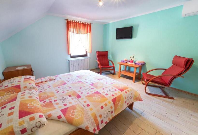 تختخواب و صبحانه Okrepčevalnica Kurn'k