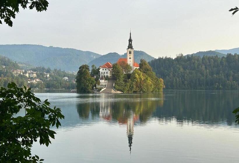 تختخواب و صبحانه Old Parish House