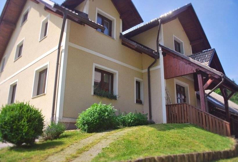 تختخواب و صبحانه Tourist Farm Pr Dovar