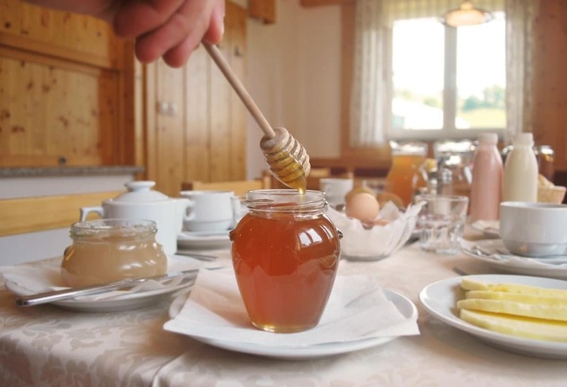 تختخواب و صبحانه Tourist Farm Pr Dovar