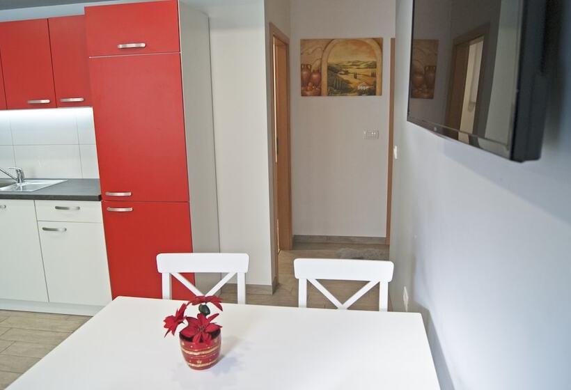 تختخواب و صبحانه Rooms & Apartments Kepic, Airport Accomodation