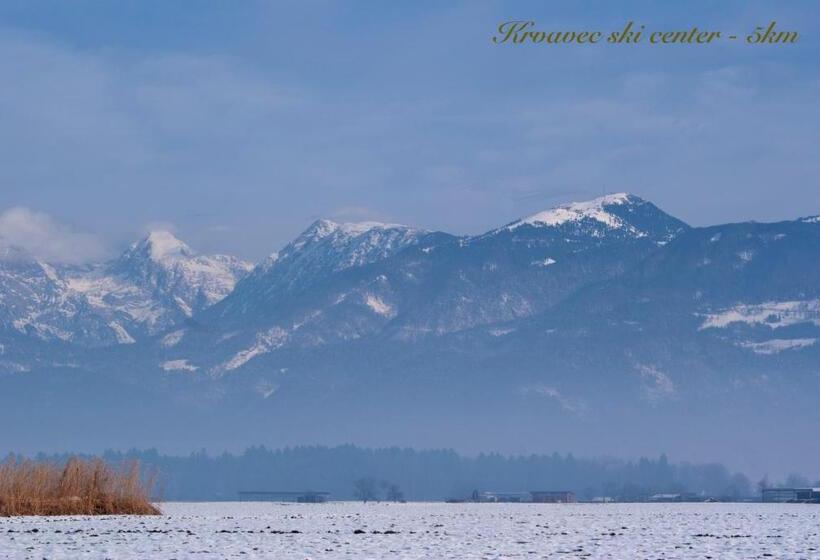 تختخواب و صبحانه Rooms & Apartments Kepic, Airport Accomodation