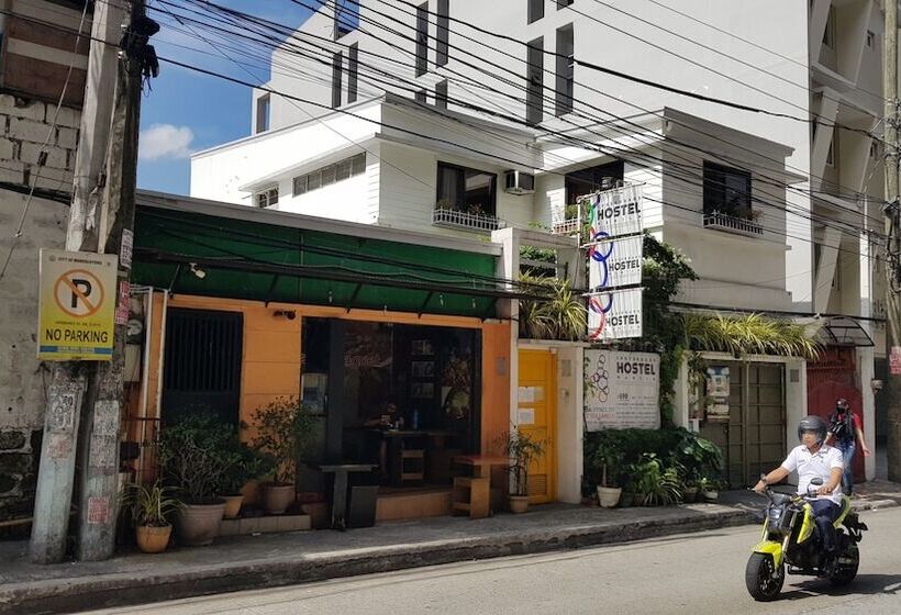 Crossroads Hostel Manila