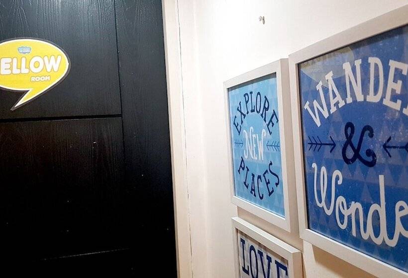 Crossroads Hostel Manila