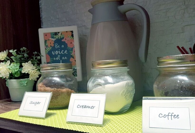 Crossroads Hostel Manila