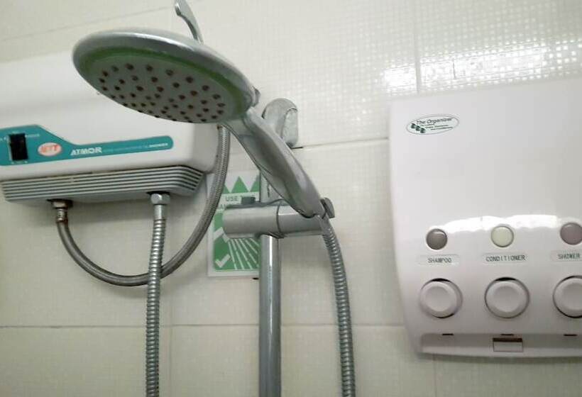 Crossroads Hostel Manila