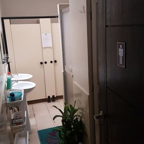 Crossroads Hostel Manila