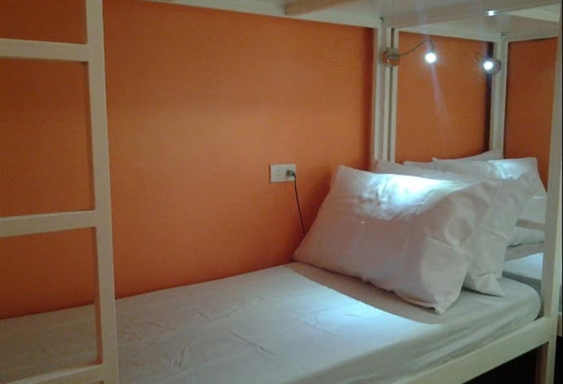 Crossroads Hostel Manila