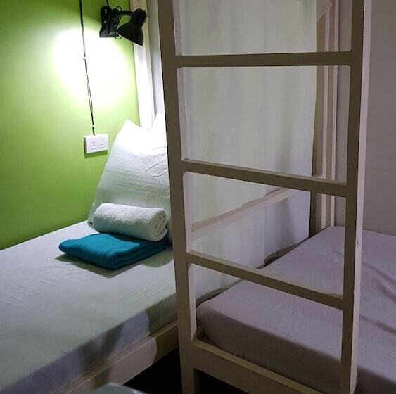 Crossroads Hostel Manila
