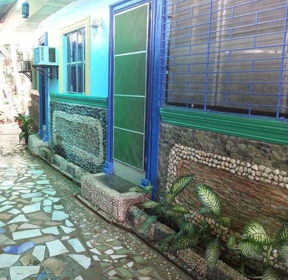 Dhayne Bed And Breakfast  Hostel