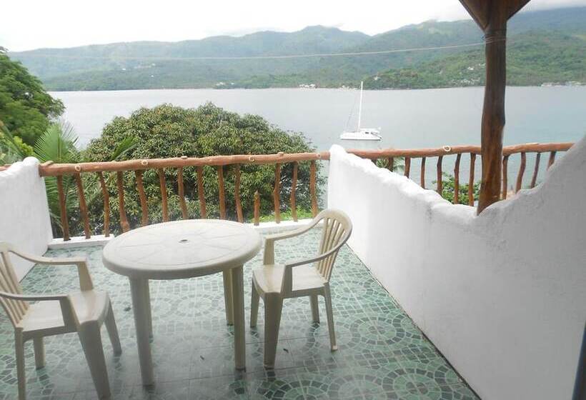 Dolphinbay Beachfront & Dive Resort