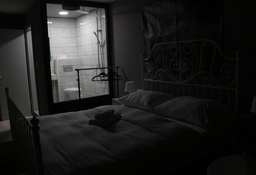 Hostel Sleeping Beauty