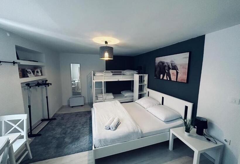 Hostel Sleeping Beauty