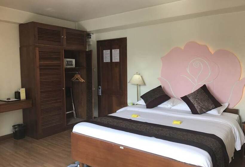 هتل Crystal Palace