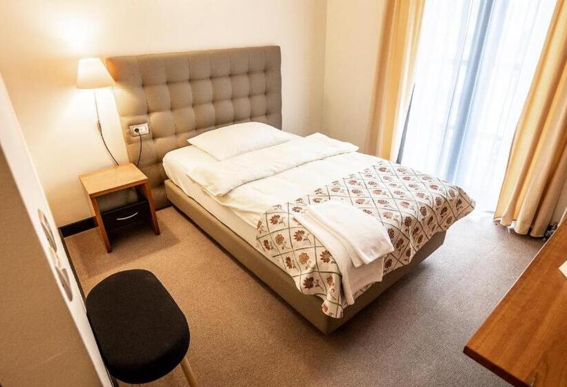 هتل Hvala Superior   Topli Val